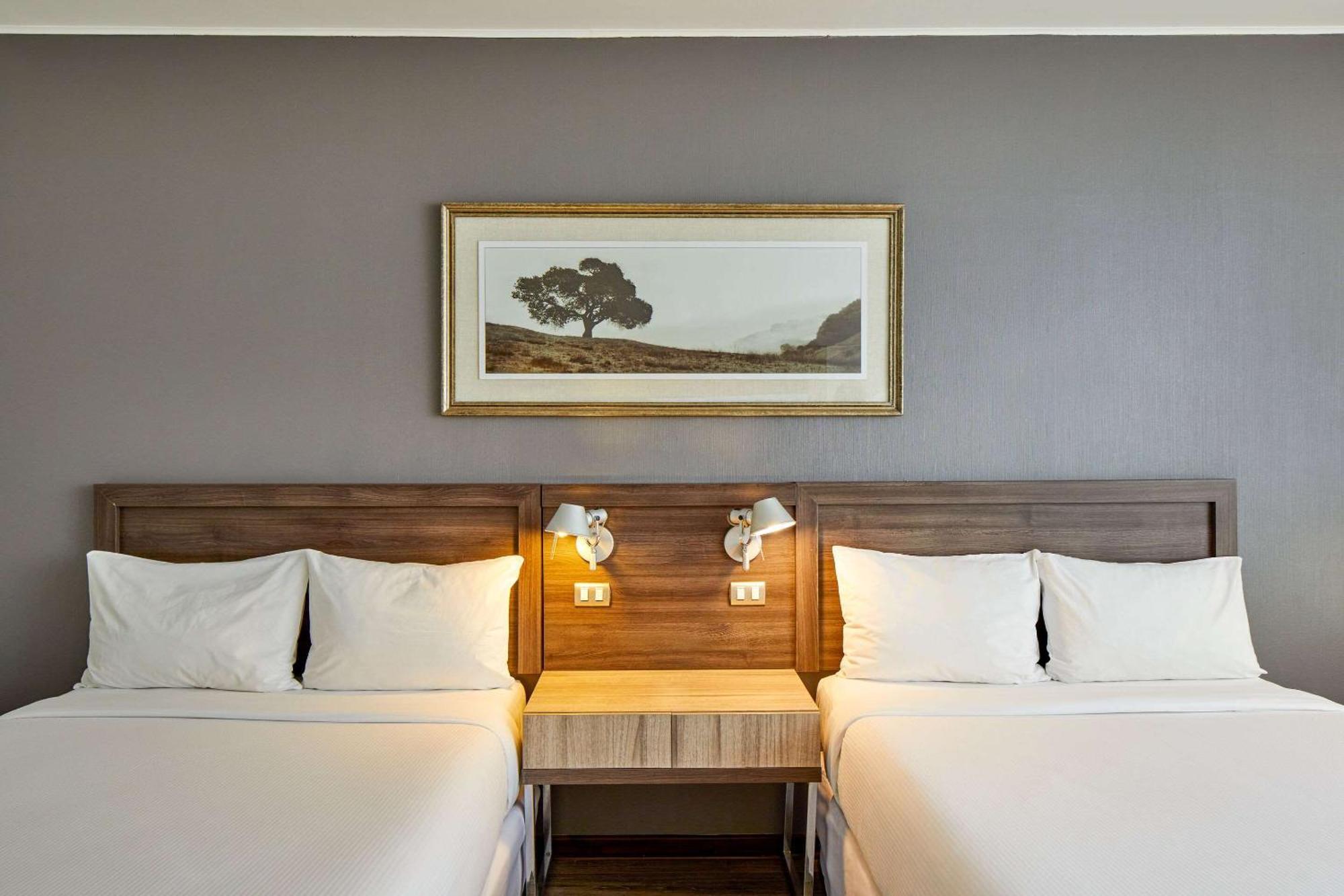 Hotel Plaza El Bosque Nueva Condes 4*